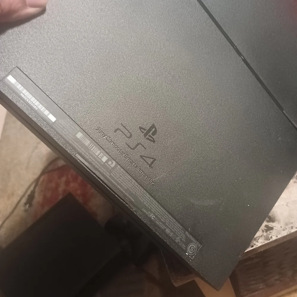 Sony PlayStation 4 Console with Black ControllerSONY PS4 - SYSTEM - CUH-1115A -